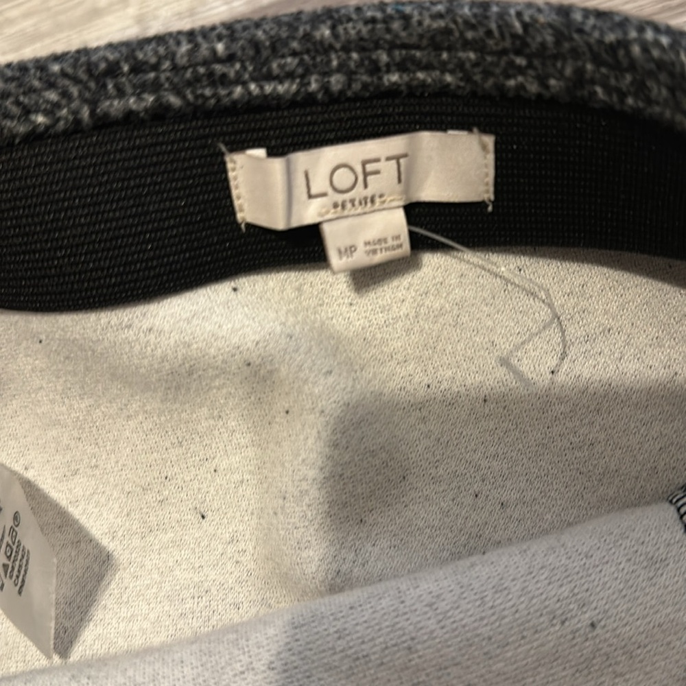 In a great condition. Great for fall and winter.
Feel free to send your offer - Picture 2 of 5